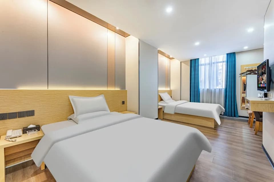 Guangzhou Kaiyue Hotel Luoxi Subway Station Branch - Free Deliver Service to Canton Fair Complex During Canton Fair Period · Hotel photo