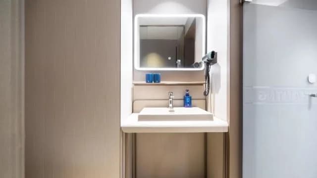Hanting Hotel Guangzhou Tianpingjia Metro Station · Hotel photo