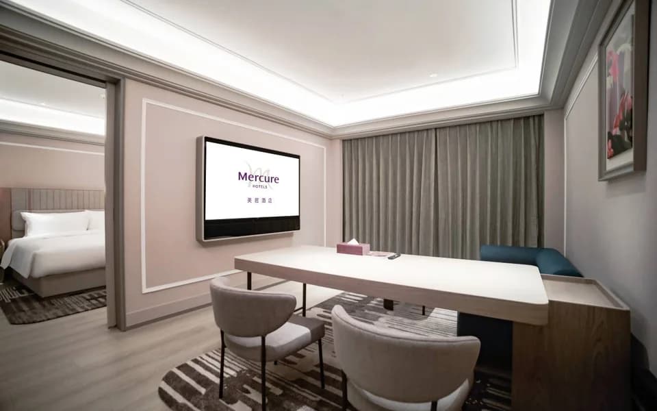 Guest room at Mercure Guangzhou Beijing Road Pedestrian Street