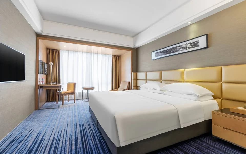 Guest room at Vienna International Guangzhou South Railway Station Zhongcun Metro