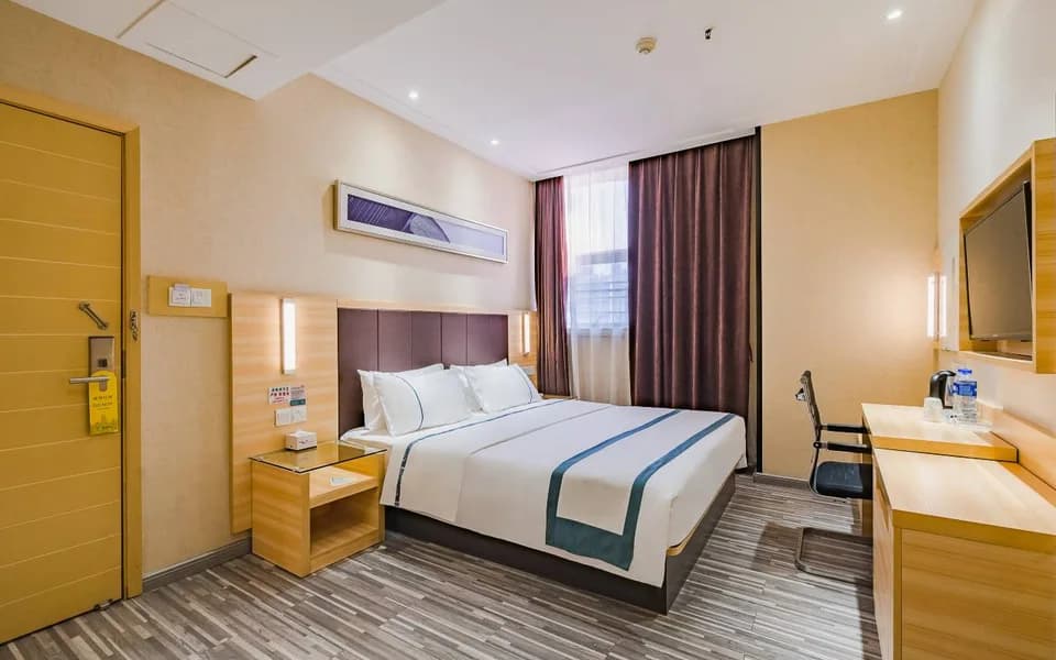 Guest room at City Comfort Inn Guangzhou Shangxiajiu Chen Clan Ancestral Hall Metro