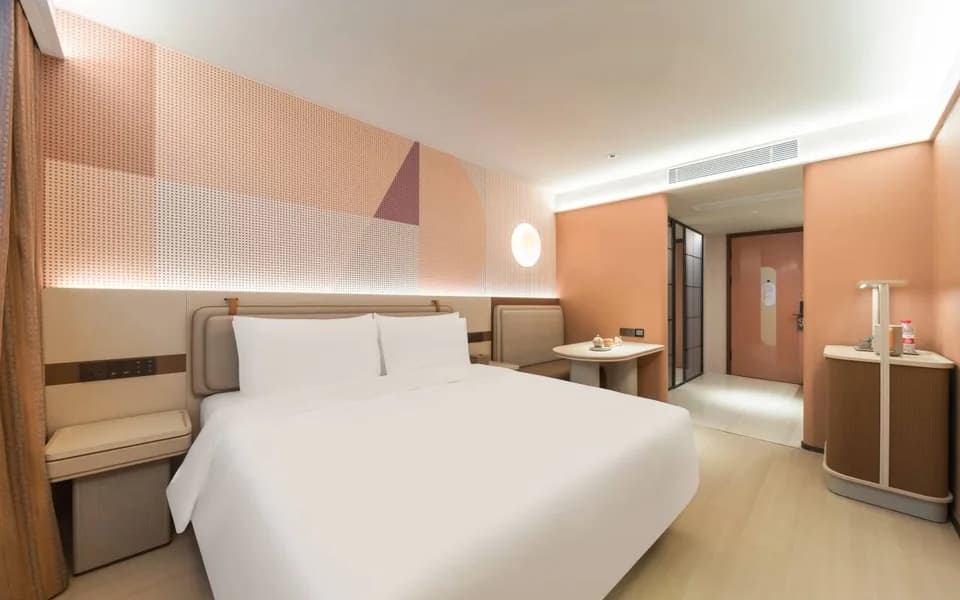 Guest room at Orange Hotel Guangzhou Tianhe Taikoo Hui