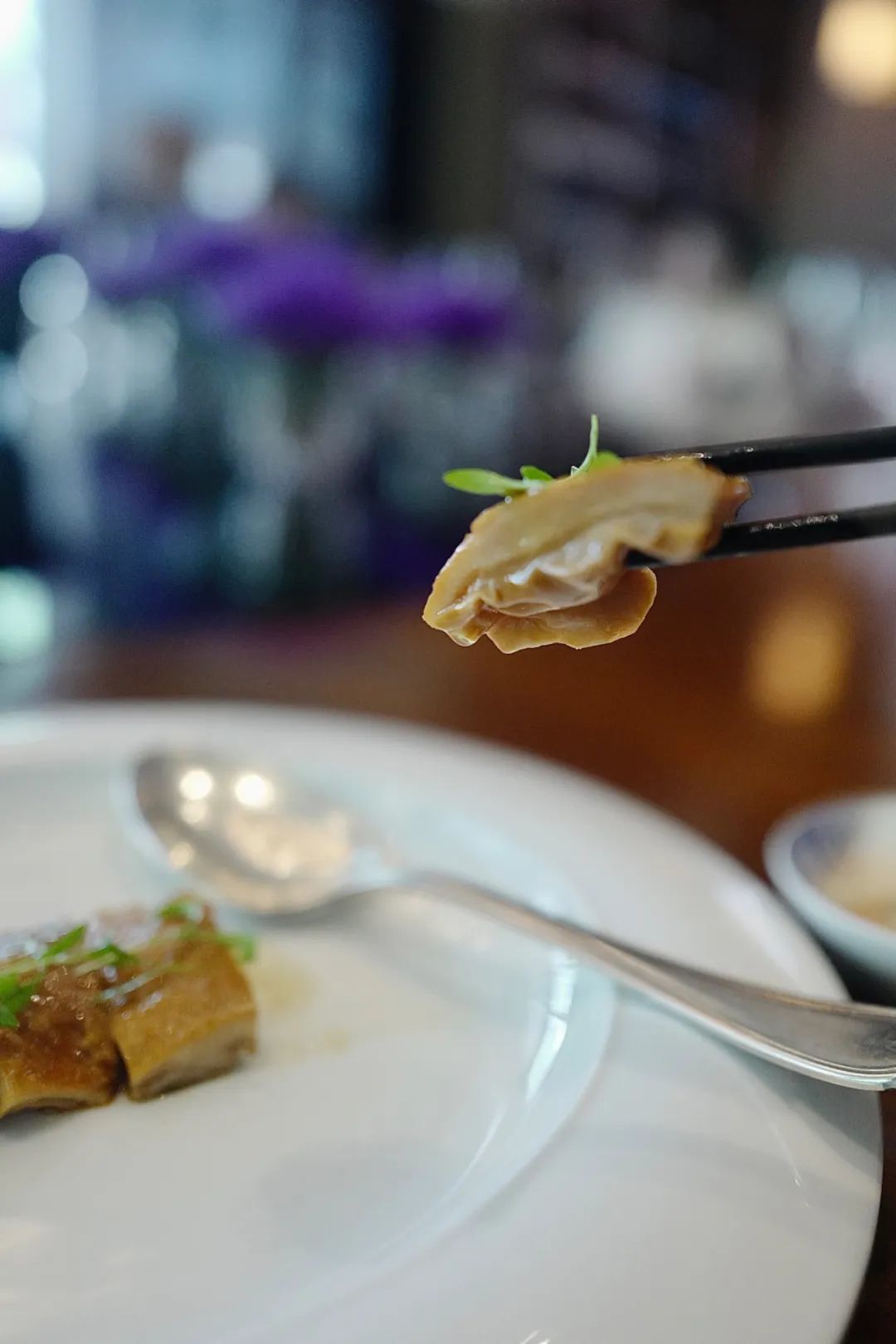 从瑰丽一顿饭看广州美食:卷在了起跑线上。