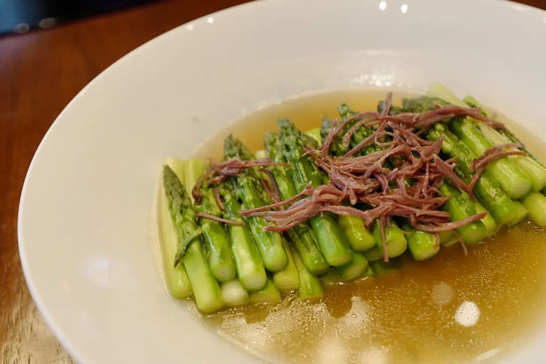 从瑰丽一顿饭看广州美食:卷在了起跑线上。