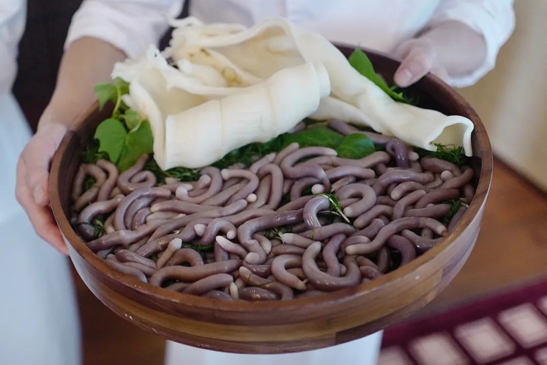 从瑰丽一顿饭看广州美食:卷在了起跑线上。