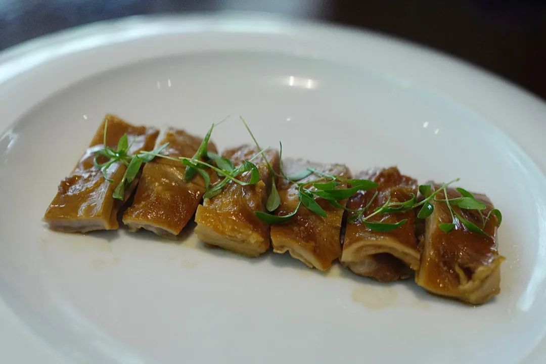 从瑰丽一顿饭看广州美食:卷在了起跑线上。