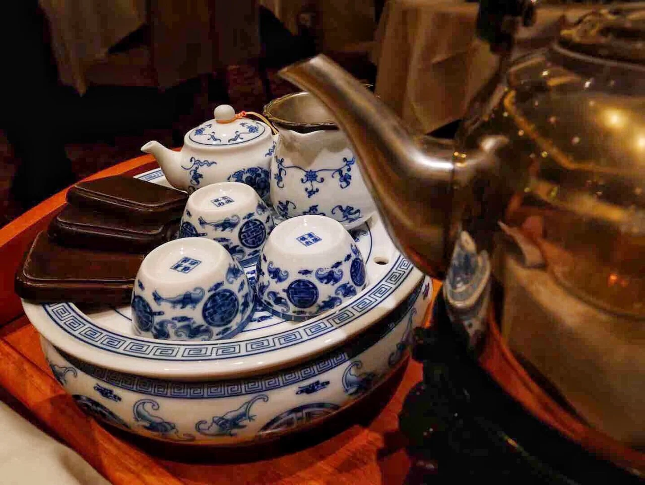 Guangzhou Restaurant · Yueyan Huacheng · Tea service